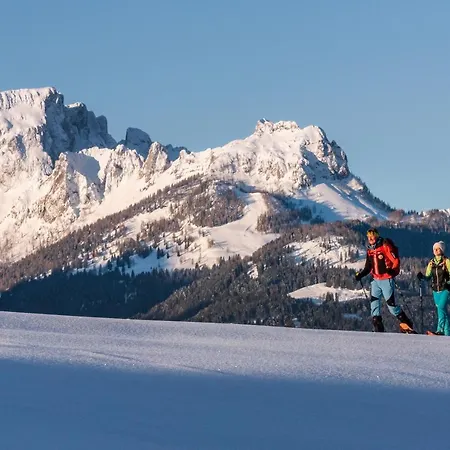 Soelle Enzian Huette Alpstuga Sonnenalpe Nassfeld
