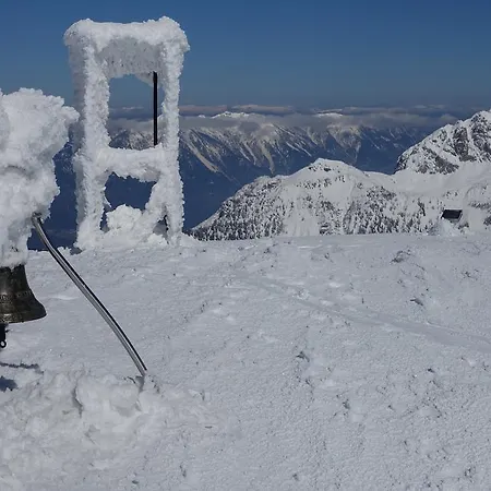 Soelle Enzian Huette Alpstuga Sonnenalpe Nassfeld